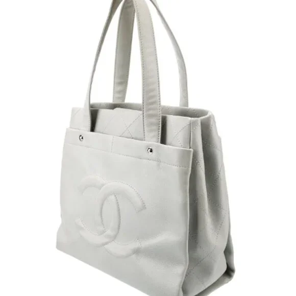 Chanel Ultimate Executive Tote - Picture 4 of 11